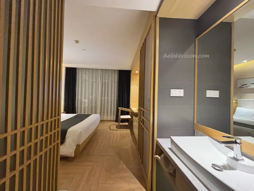 Xian Jianguo Hidden Hotel 702 4